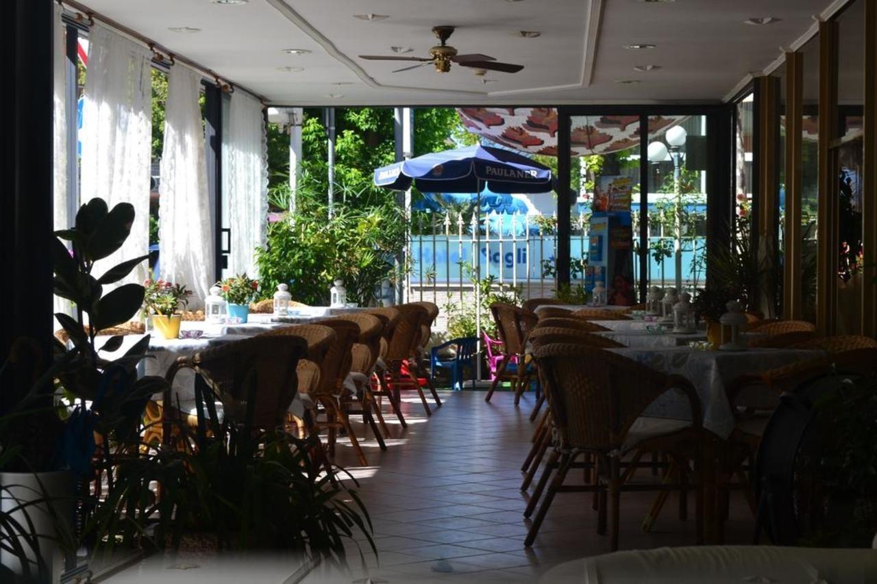 Hotel Alfredo'S Римини Екстериор снимка