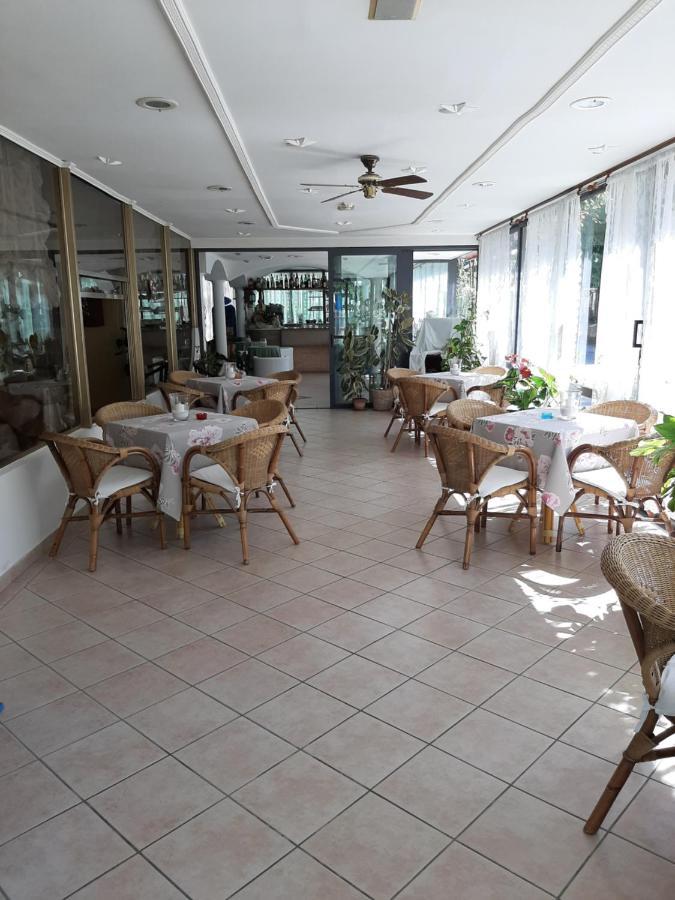 Hotel Alfredo'S Римини Екстериор снимка