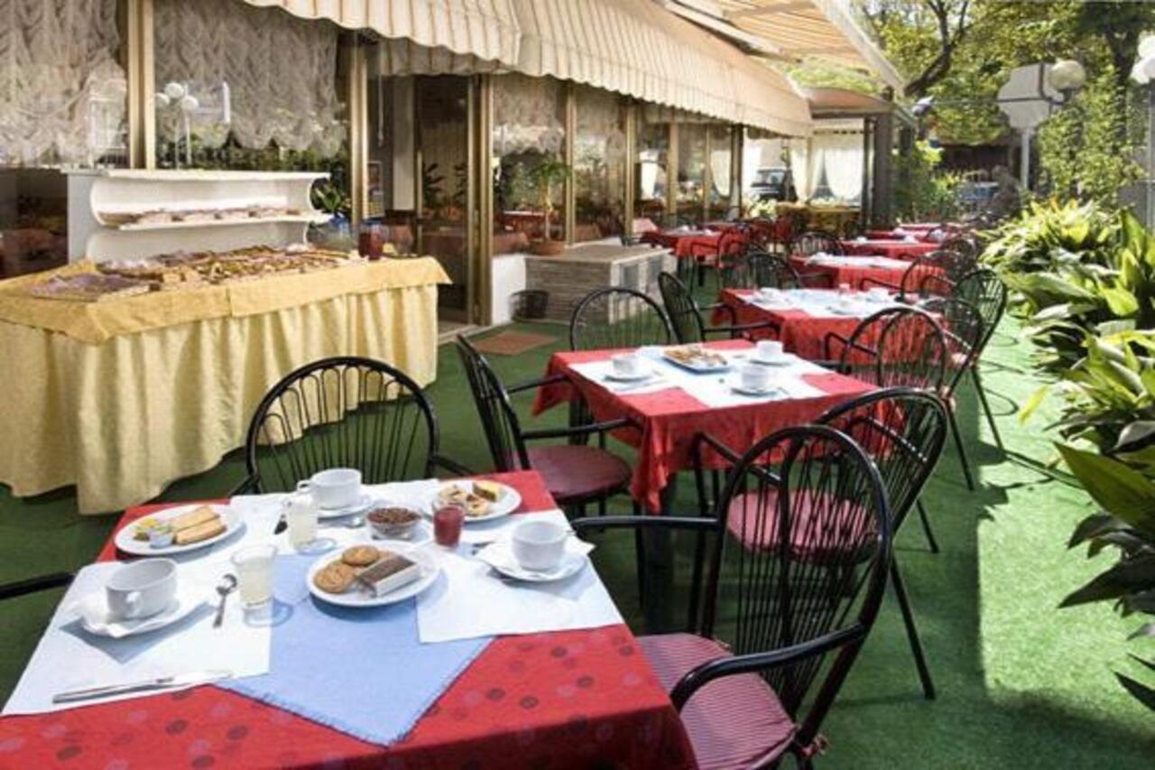 Hotel Alfredo'S Римини Екстериор снимка