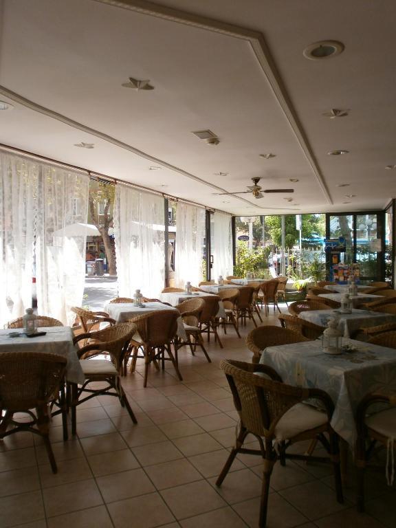 Hotel Alfredo'S Римини Екстериор снимка