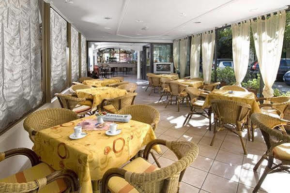 Hotel Alfredo'S Римини Екстериор снимка
